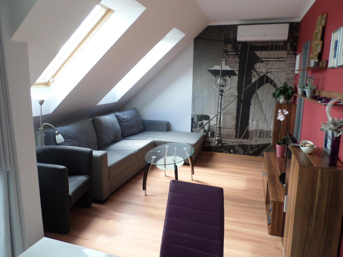 דירות Sárvár Cecilia Apartman מראה חיצוני תמונה